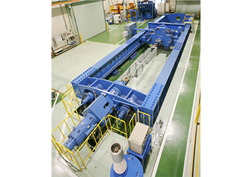 1500kN　横型疲労試験機